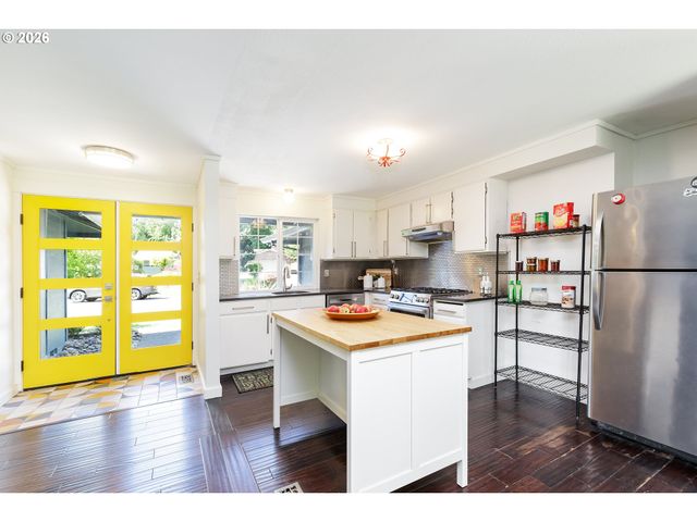 16425 Se STERLING Cir, Milwaukie, OR 97267