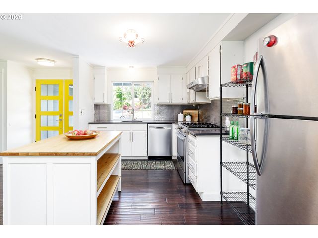 16425 Se STERLING Cir, Milwaukie, OR 97267