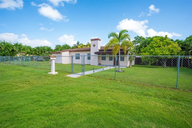141 NE 14th St, Homestead, FL 33030