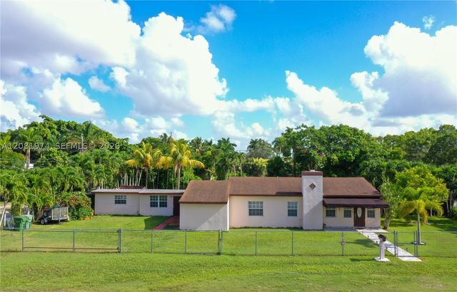 141 NE 14th St, Homestead, FL 33030