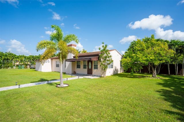 141 NE 14th St, Homestead, FL 33030