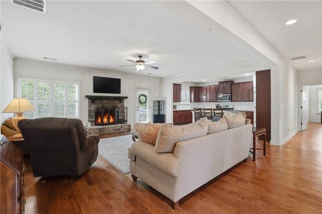 423 Spring Lake Hills, White, GA 30184