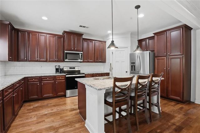 423 Spring Lake Hills, White, GA 30184