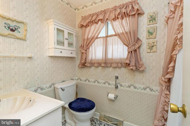 8350 BEAR CREEK DR, Baltimore, MD 21222