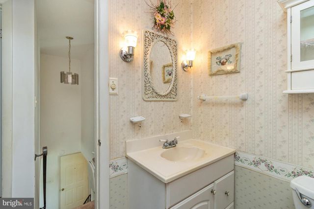8350 BEAR CREEK DR, Baltimore, MD 21222