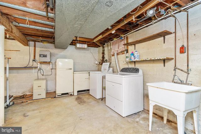 8350 BEAR CREEK DR, Baltimore, MD 21222
