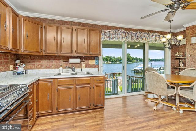 8350 BEAR CREEK DR, Baltimore, MD 21222