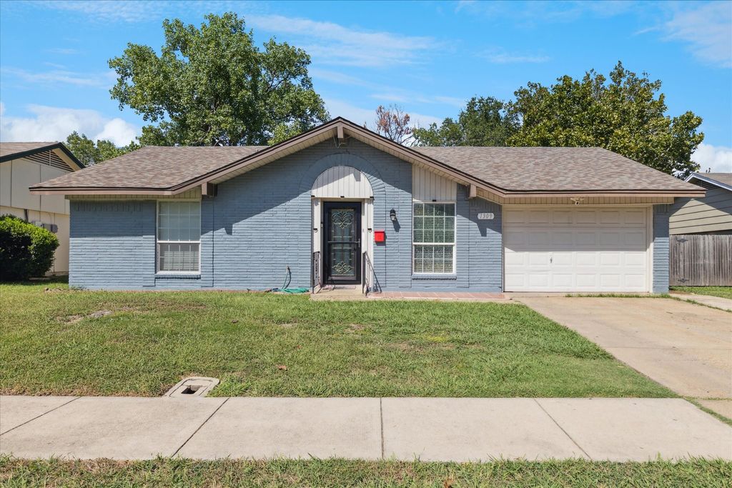 1309 Kingston Drive, Lewisville, TX 75067