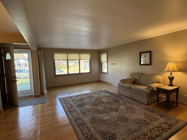 833 COLONIAL AVENUE, Green Bay, WI 54304