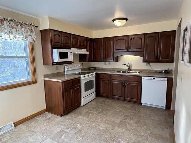 833 COLONIAL AVENUE, Green Bay, WI 54304