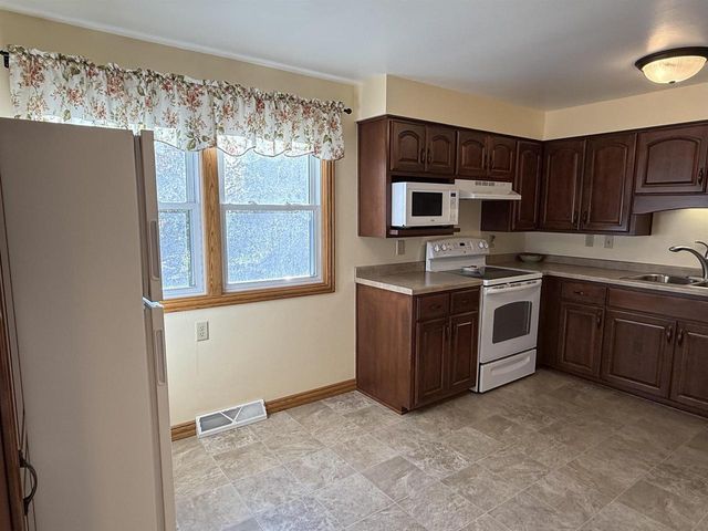 833 COLONIAL AVENUE, Green Bay, WI 54304