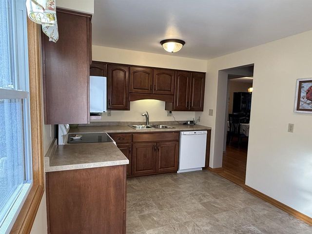 833 COLONIAL AVENUE, Green Bay, WI 54304