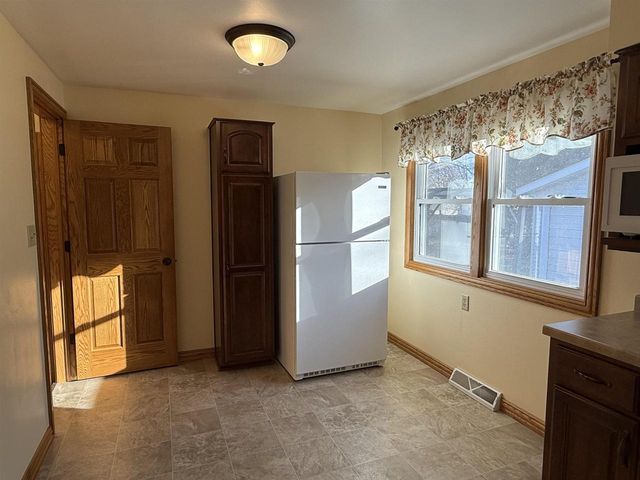 833 COLONIAL AVENUE, Green Bay, WI 54304