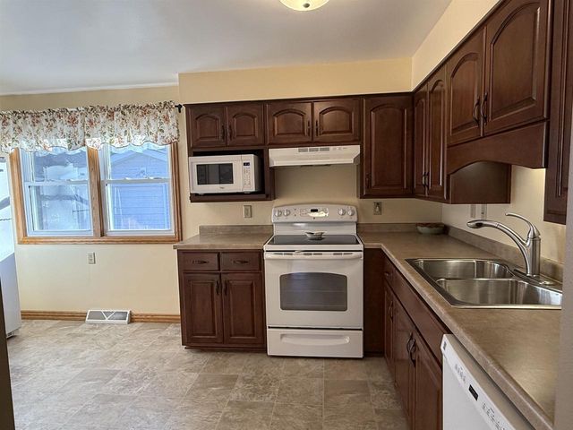 833 COLONIAL AVENUE, Green Bay, WI 54304