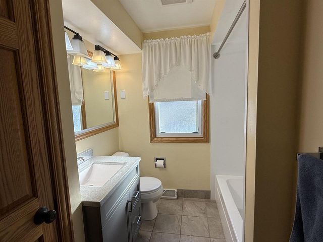 833 COLONIAL AVENUE, Green Bay, WI 54304