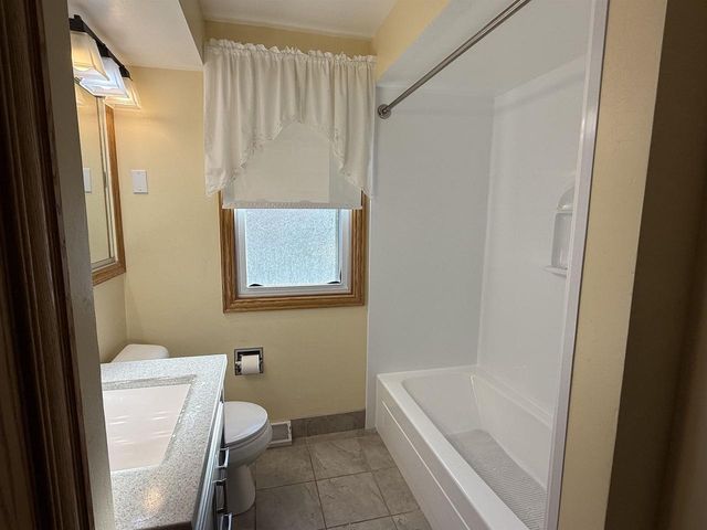 833 COLONIAL AVENUE, Green Bay, WI 54304