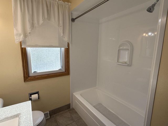 833 COLONIAL AVENUE, Green Bay, WI 54304