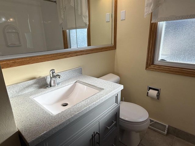 833 COLONIAL AVENUE, Green Bay, WI 54304