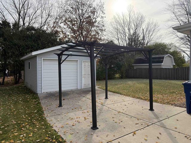 833 COLONIAL AVENUE, Green Bay, WI 54304