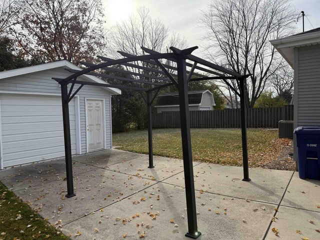 833 COLONIAL AVENUE, Green Bay, WI 54304