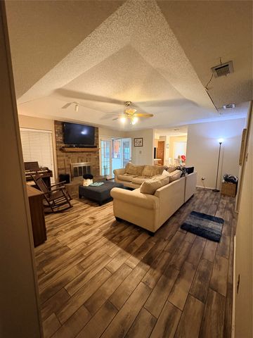 1908 Berrybrook Drive, Fort Worth, TX 76134