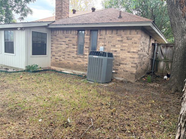 1908 Berrybrook Drive, Fort Worth, TX 76134