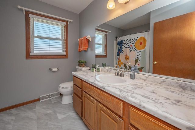 N75W23408 Ridgeview CIRCLE, Sussex, WI 53089