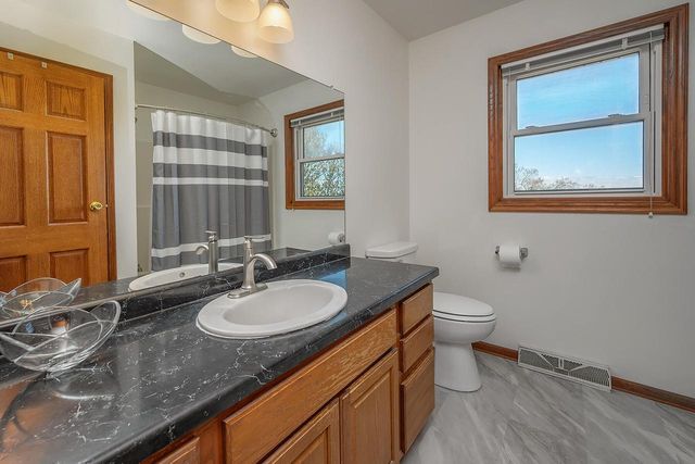 N75W23408 Ridgeview CIRCLE, Sussex, WI 53089