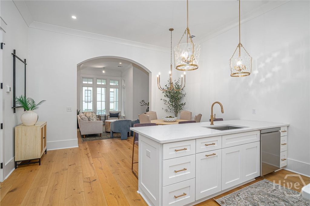 Image 10 of property listing at 306 W 38th Street, Savannah, GA 31401