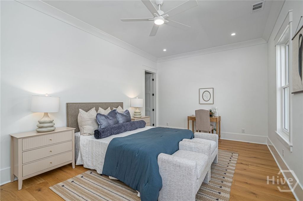 Image 13 of property listing at 306 W 38th Street, Savannah, GA 31401