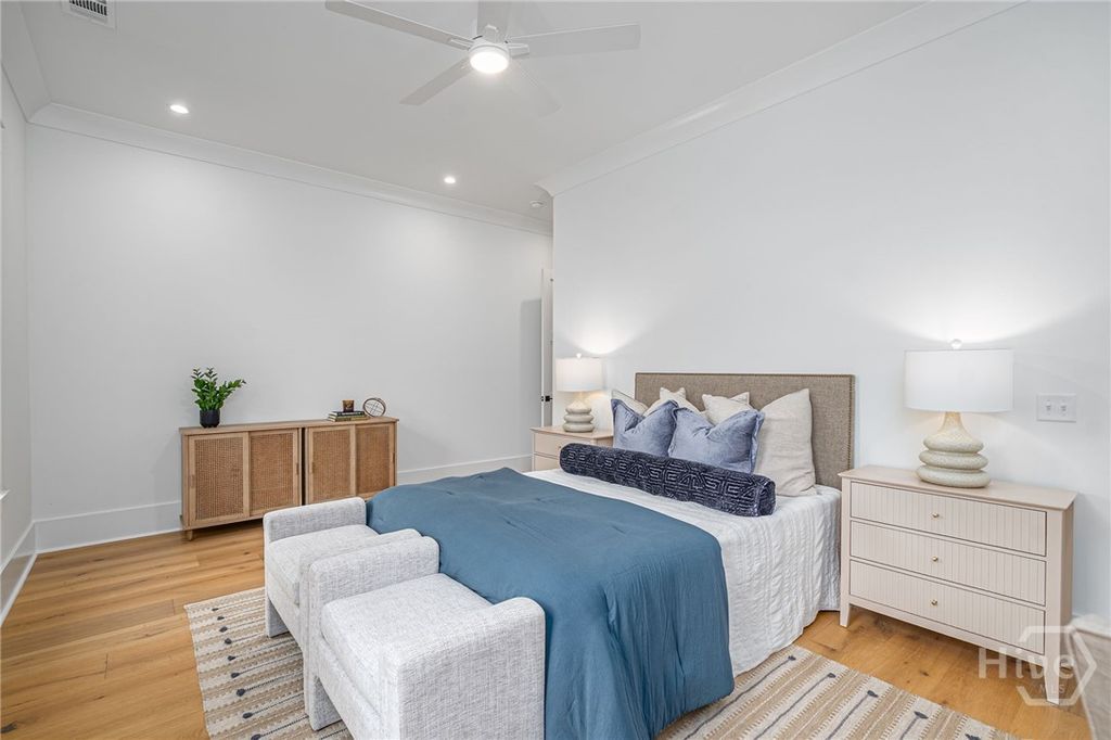 Image 14 of property listing at 306 W 38th Street, Savannah, GA 31401