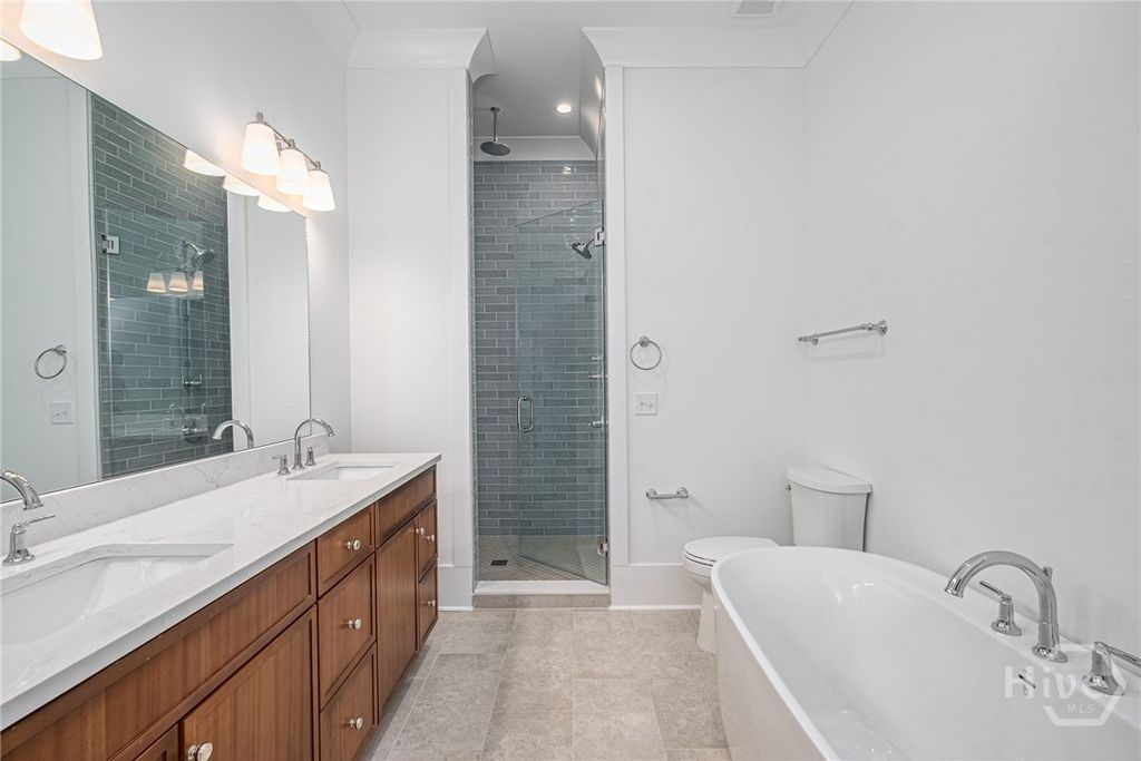 Image 15 of property listing at 306 W 38th Street, Savannah, GA 31401