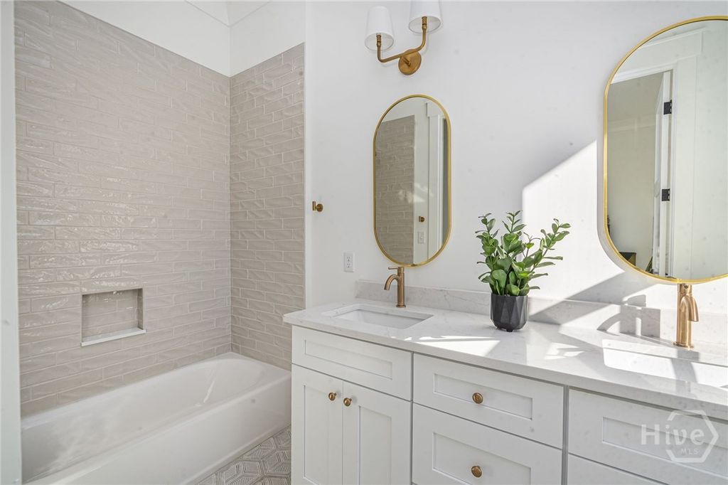 Image 19 of property listing at 306 W 38th Street, Savannah, GA 31401