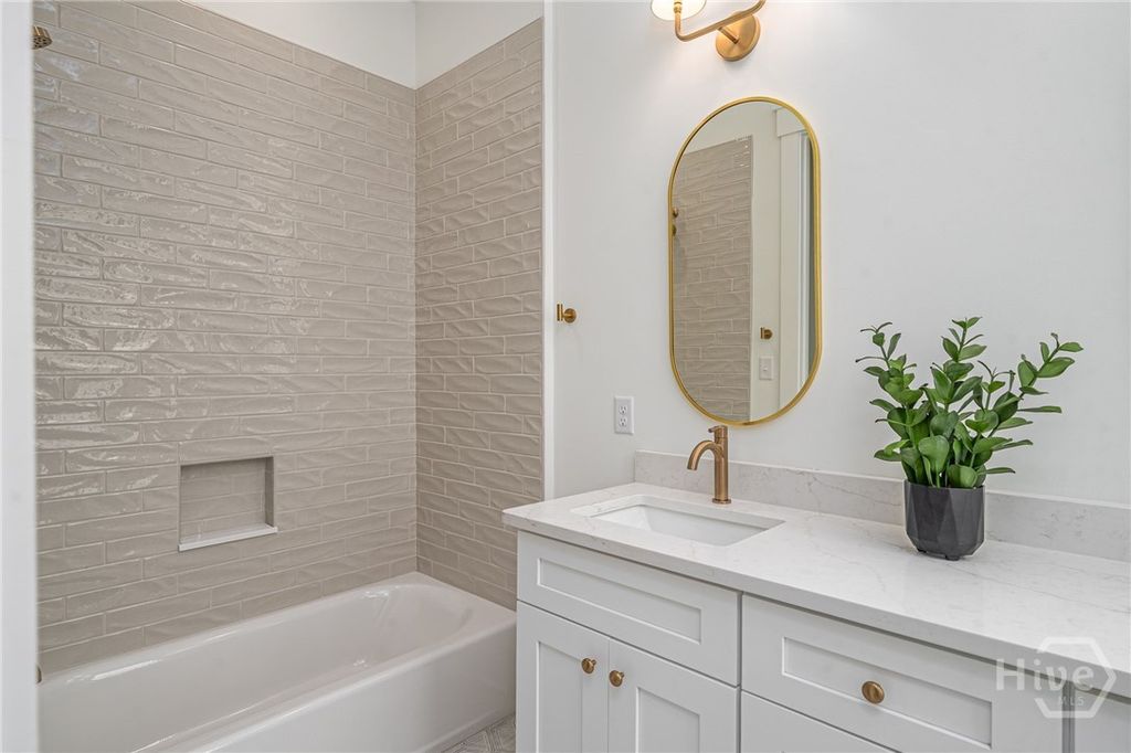 Image 25 of property listing at 306 W 38th Street, Savannah, GA 31401