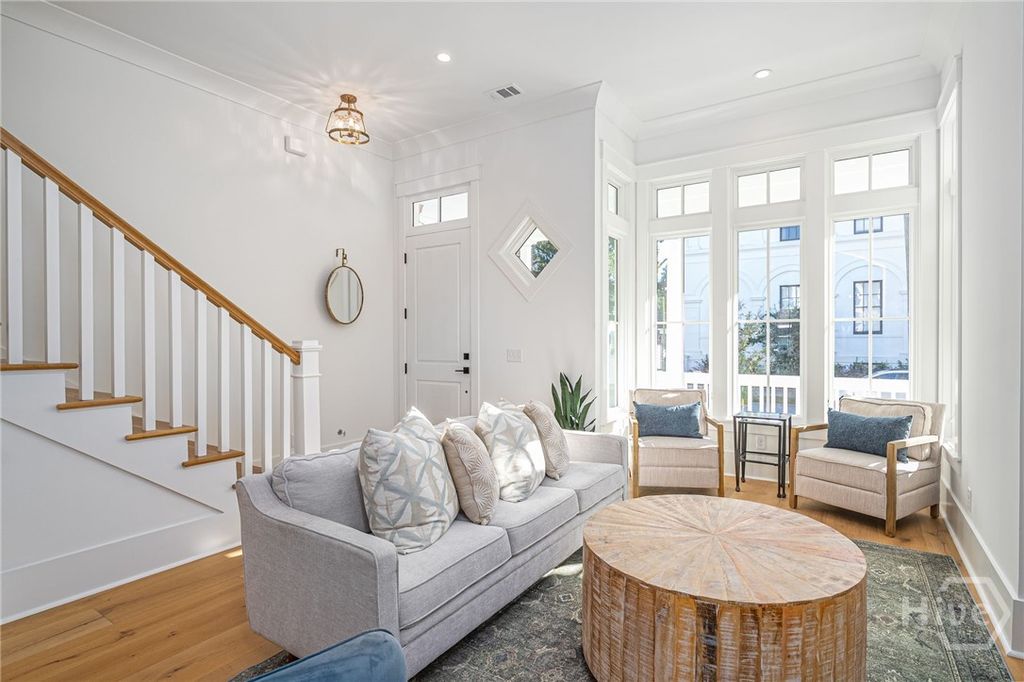 Image 3 of property listing at 306 W 38th Street, Savannah, GA 31401