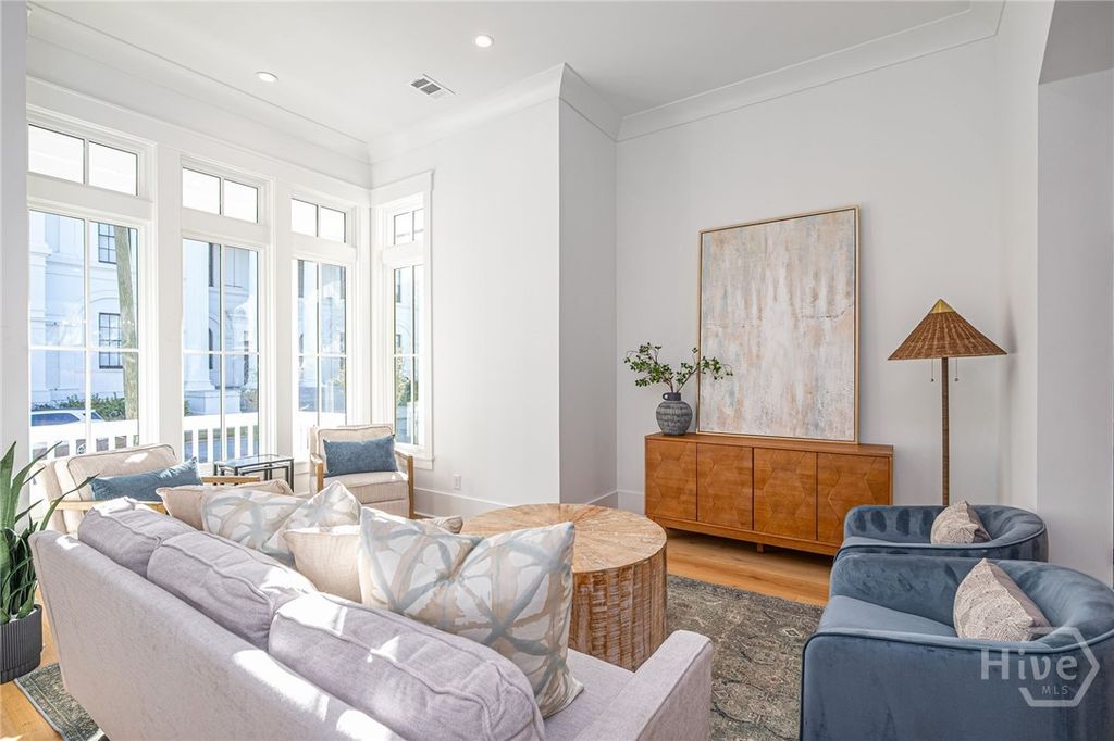 Image 5 of property listing at 306 W 38th Street, Savannah, GA 31401