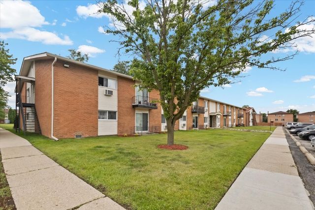 8916 Kenneth Drive 1E, Des Plaines, IL 60016