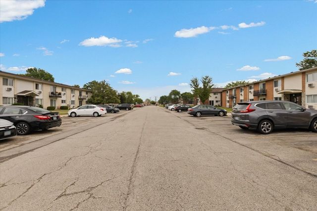 8916 Kenneth Drive 1E, Des Plaines, IL 60016