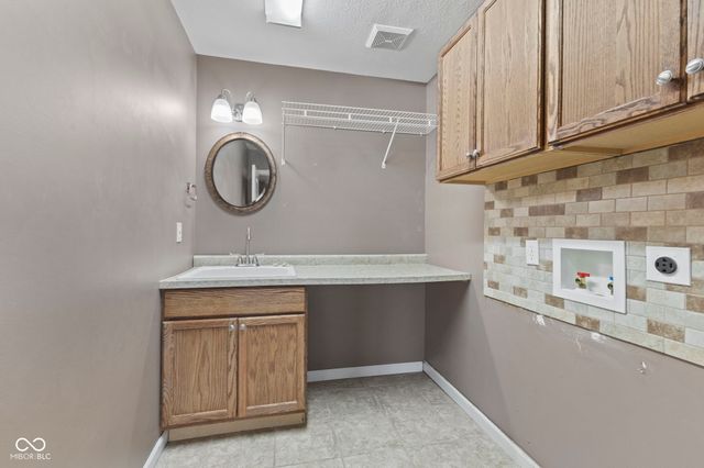 40 Carolyn Drive, Seymour, IN 47274