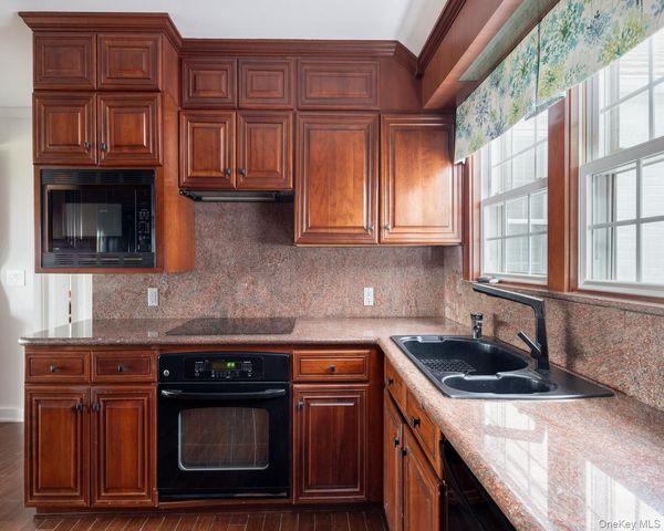 16 Point Road, Bellport Village, NY 11713