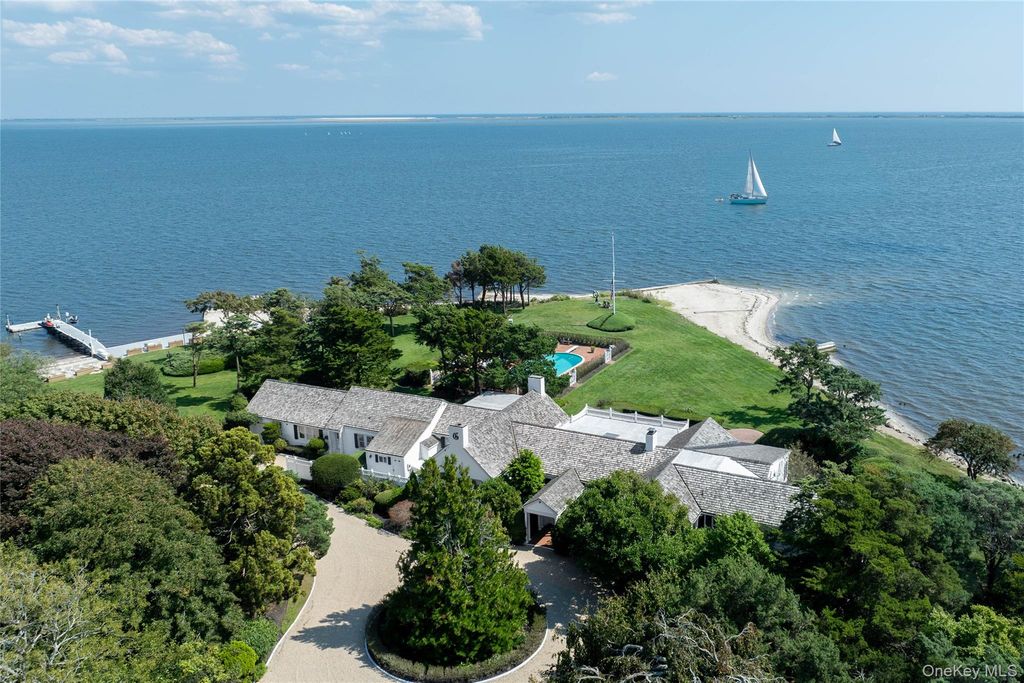 16 Point Road, Bellport Village, NY 11713