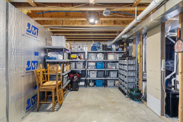 708 Patchett Drive NE, Mitchellville, IA 50169