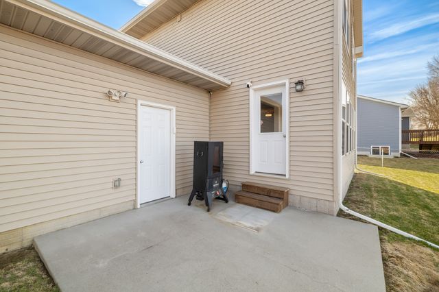 708 Patchett Drive NE, Mitchellville, IA 50169