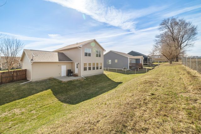 708 Patchett Drive NE, Mitchellville, IA 50169