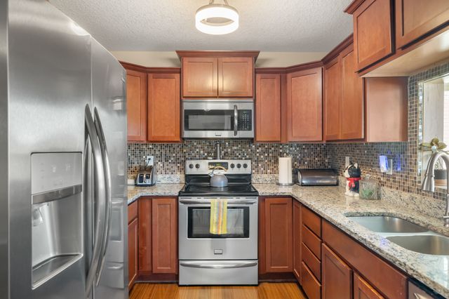 708 Patchett Drive NE, Mitchellville, IA 50169