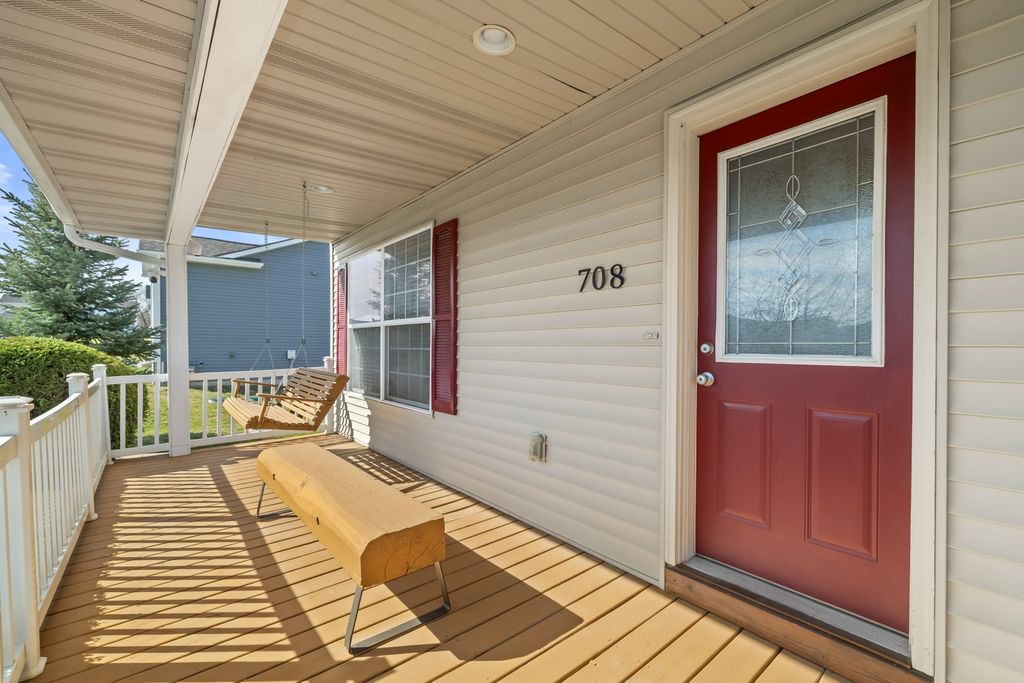 708 Patchett Drive NE, Mitchellville, IA 50169