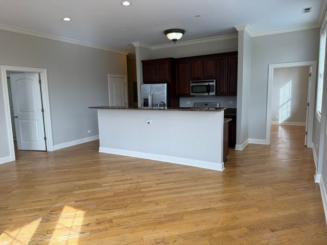 2338 W MORSE Avenue 4A, Chicago, IL 60645