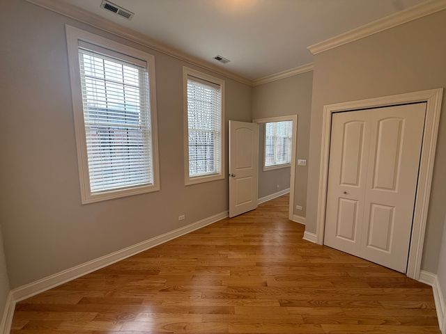 2338 W MORSE Avenue 4A, Chicago, IL 60645