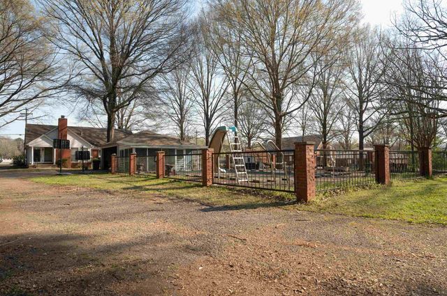 319 E POPLAR AVE, Collierville, TN 38017