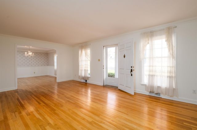 319 E POPLAR AVE, Collierville, TN 38017